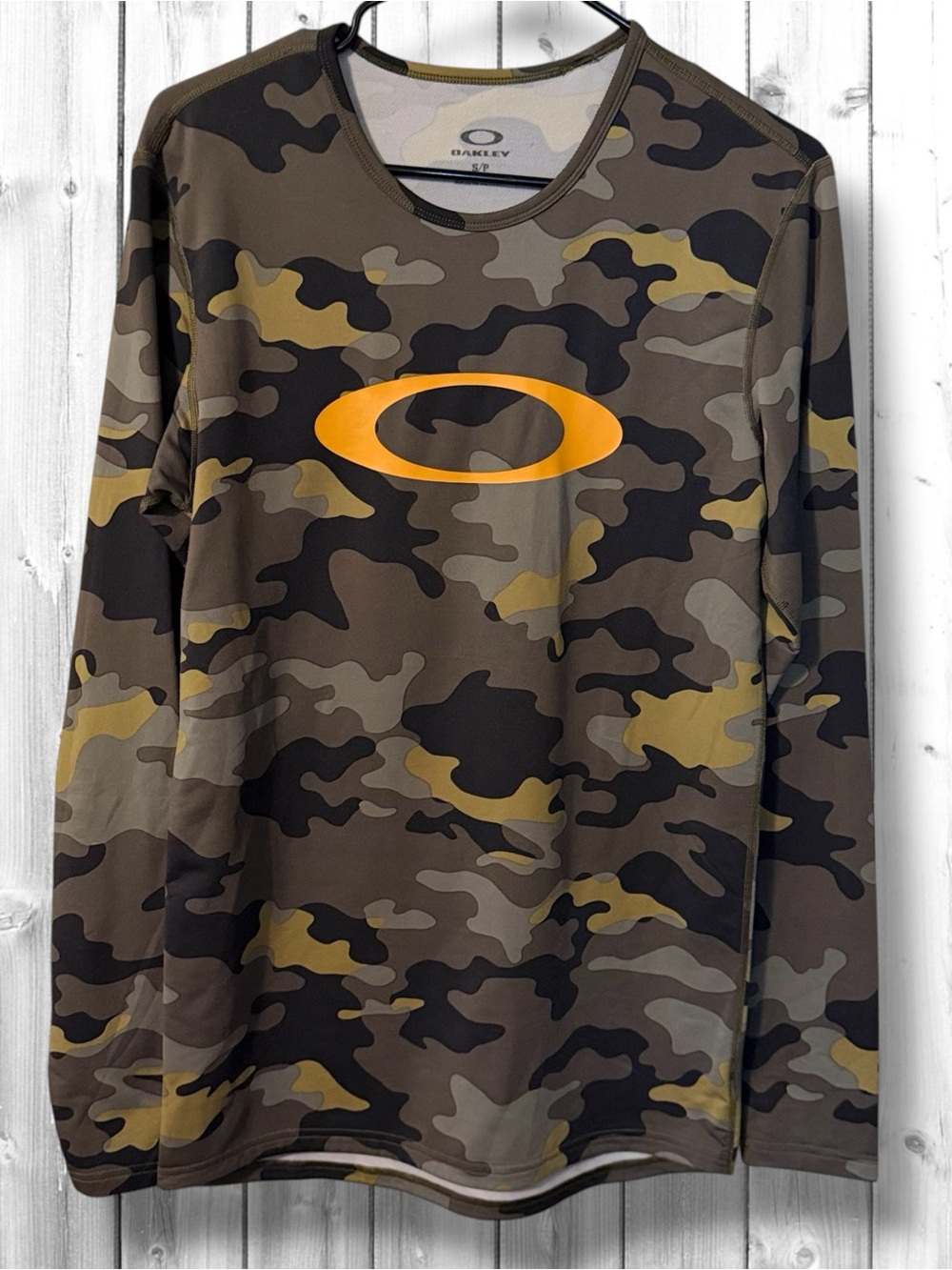 🌼Oakley Camo Long Sleeve Tee with Orange Logo